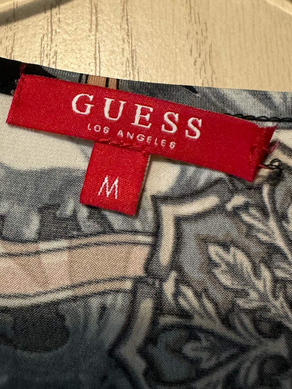 GUESS Long Sleeve Chain & Baroque Print V Neck Tie Waist Jumpsuit size Medium - Picture 4 of 5